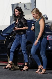 Courteney Cox feet photo thumbnail