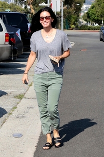 Courteney Cox feet photo thumbnail