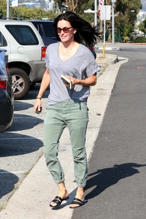Courteney Cox feet photo thumbnail