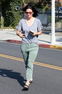 Courteney Cox feet photo thumbnail