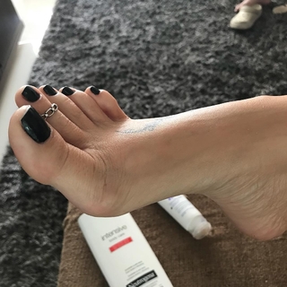 Karin Klemp feet photo thumbnail