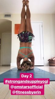 Kino MacGregor feet photo thumbnail