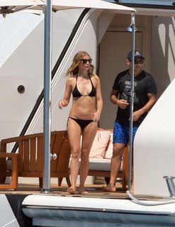 Gwyneth Paltrow feet photo thumbnail