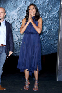 Rosario Dawson feet photo thumbnail