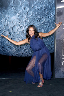 Rosario Dawson feet photo thumbnail