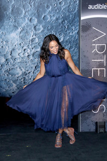 Rosario Dawson feet photo thumbnail