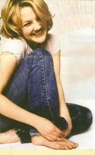 Drew Barrymore feet photo thumbnail