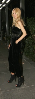 Claudia Schiffer feet photo thumbnail