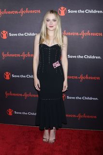 Dakota Fanning feet photo thumbnail