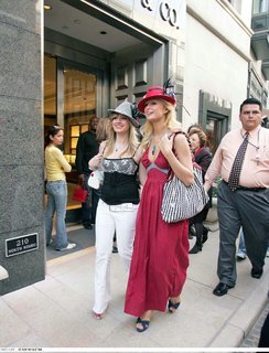 Paris Hilton feet photo thumbnail