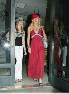 Paris Hilton feet photo thumbnail