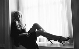 Paris Hilton feet photo thumbnail