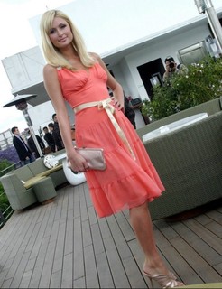 Paris Hilton feet photo thumbnail