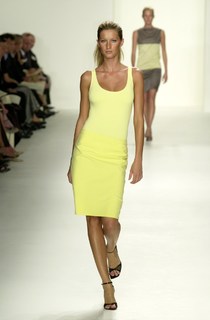 Gisele Bündchen feet photo thumbnail