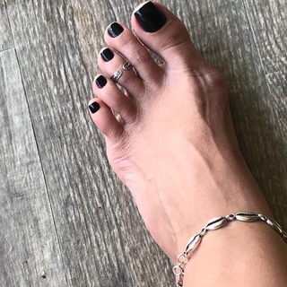 Karin Klemp feet photo thumbnail
