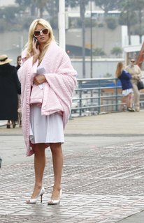 Paris Hilton feet photo thumbnail