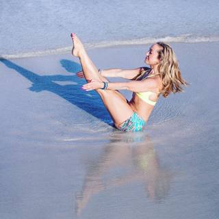 Kino MacGregor feet photo thumbnail