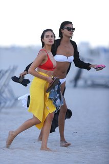 Olivia Culpo feet photo thumbnail