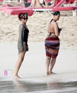 Rihanna feet photo thumbnail