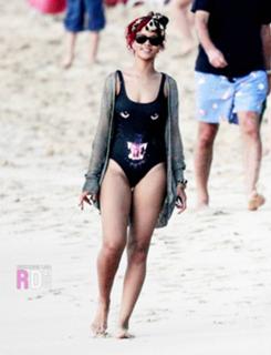 Rihanna feet photo thumbnail