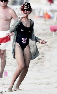 Rihanna feet photo thumbnail