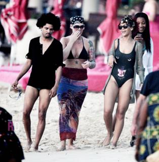 Rihanna feet photo thumbnail