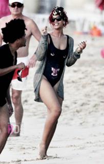 Rihanna feet photo thumbnail