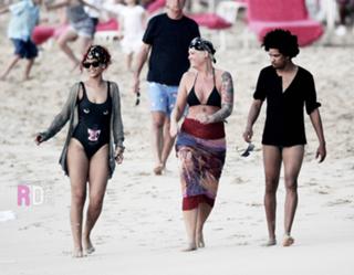 Rihanna feet photo thumbnail