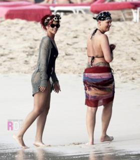 Rihanna feet photo thumbnail
