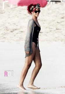 Rihanna feet photo thumbnail