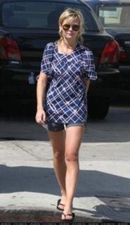 Kirsten Dunst feet photo thumbnail