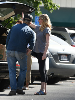 Kirsten Dunst feet photo thumbnail