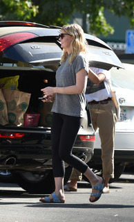 Kirsten Dunst feet photo thumbnail