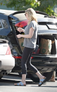 Kirsten Dunst feet photo thumbnail
