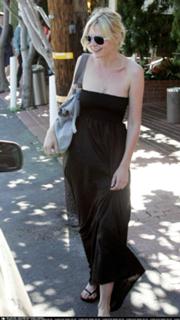Kirsten Dunst feet photo thumbnail