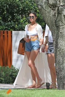 Olivia Culpo feet photo thumbnail