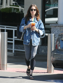 Lily Collins feet photo thumbnail
