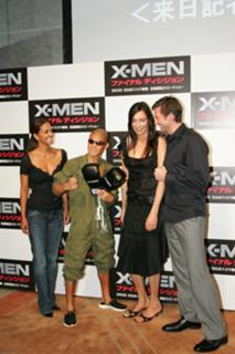 Famke Janssen feet photo thumbnail