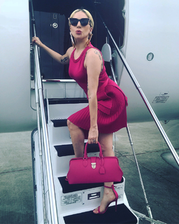 Lady Gaga feet photo thumbnail