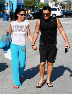 Katie Price feet photo thumbnail