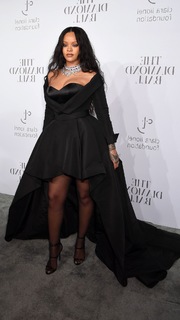 Rihanna feet photo thumbnail
