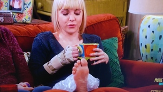 Anna Faris feet photo thumbnail