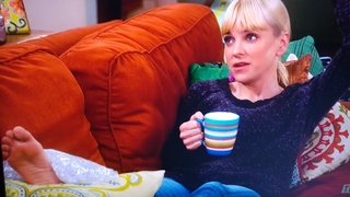 Anna Faris feet photo thumbnail