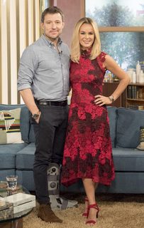 Amanda Holden feet photo thumbnail