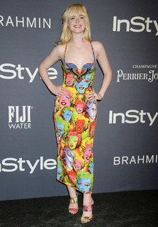 Elle Fanning feet photo thumbnail