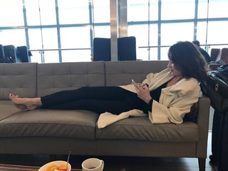 Olga Kurylenko feet photo thumbnail