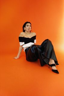 Dua Lipa feet photo thumbnail