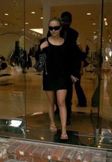 Hayden Panettiere feet photo thumbnail