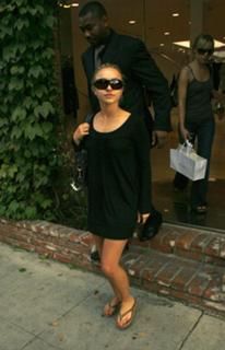 Hayden Panettiere feet photo thumbnail
