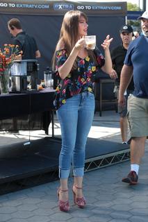 Sofía Vergara feet photo thumbnail